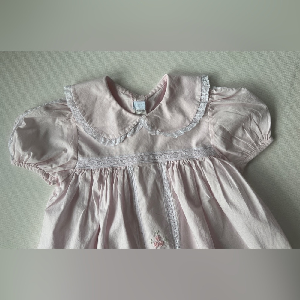 Auraluz girl’s dress pink with lace, collar and embroidered flowers | Size 24M. - Picture 5 of 13